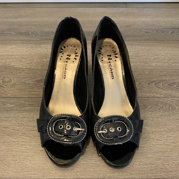Nygard collection black heels - Picture 2 of 5